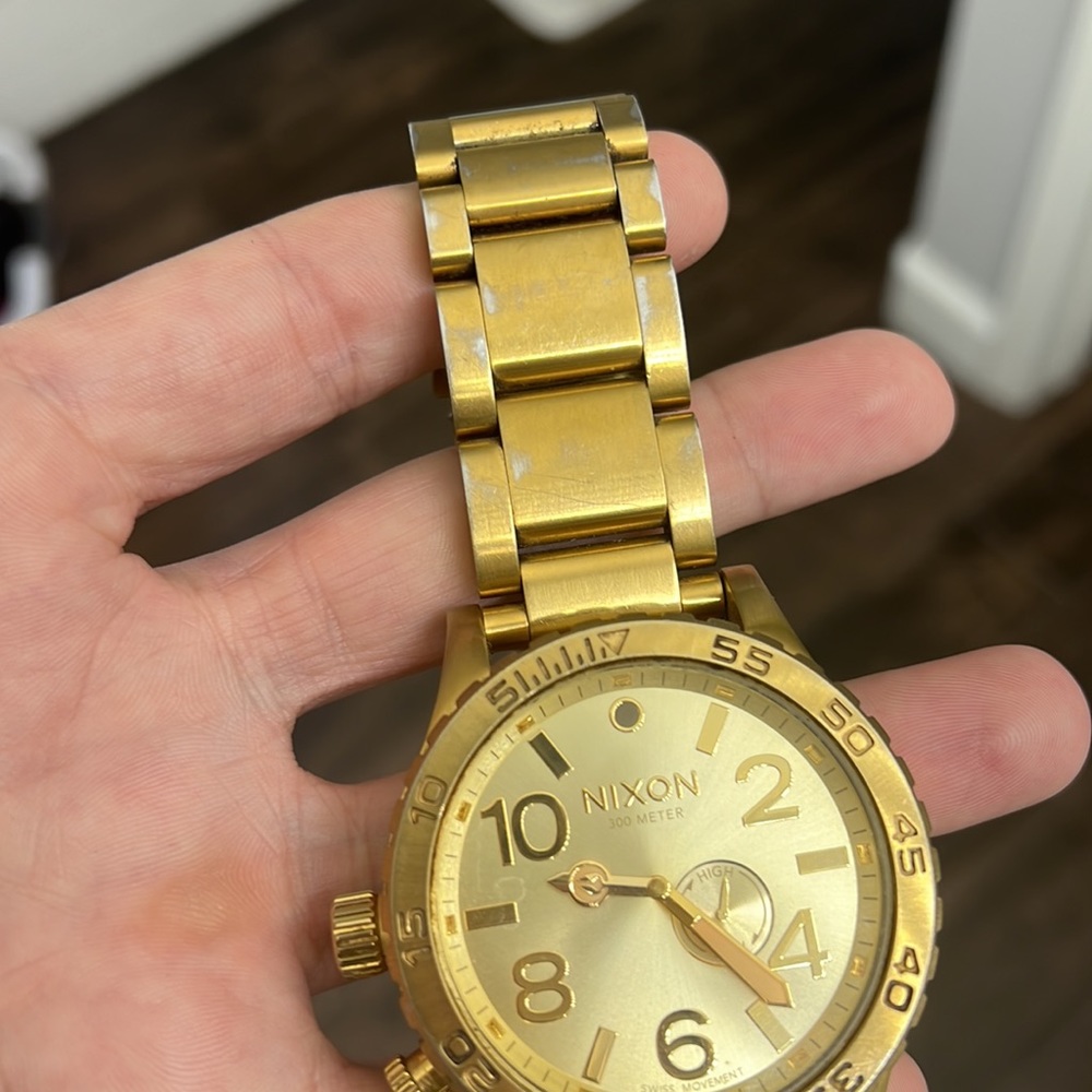 Nixon Gold 51 30 watch - Picture 2 of 3